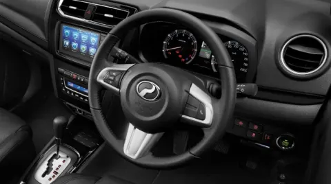 Leather-wrapped Steering with Audio & Call Controls